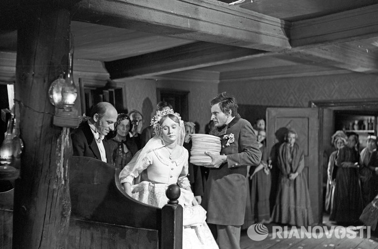 Кадр из кинофильма Скверный анекдот Кадр из кинофильма Скверный анекдот