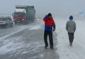Снегопад в Новосибирской области парализовал движение на трассах Снегопад в Новосибирской области парализовал движение на трассах