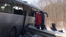 Автобус с детдомовцами попал в ДТП под Вологдой. Кадры с места аварии Автобус с детдомовцами попал в ДТП под Вологдой. Кадры с места аварии