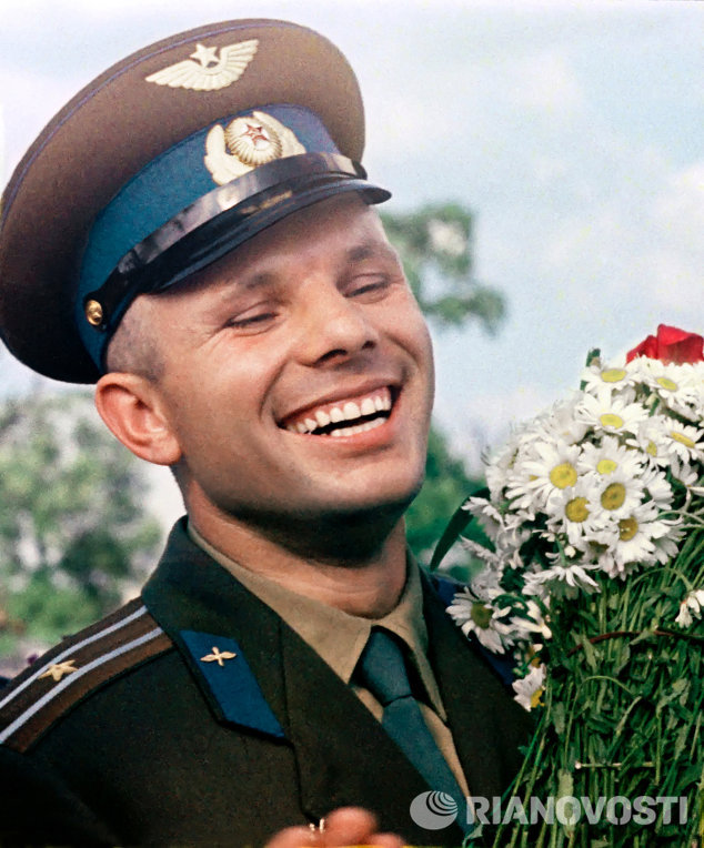 Летчик-космонавт Ю.Гагарин Летчик-космонавт Ю.Гагарин