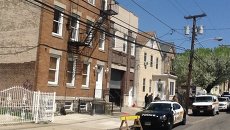 Полиция блокирует вход в дом, где живет сестра Царнаевых, подозреваемых в теракте в Бостоне Полиция блокирует вход в дом, где живет сестра Царнаевых, подозреваемых в теракте в Бостоне