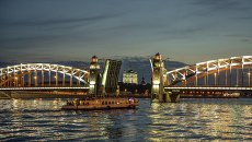 Разводка моста Петра Великого в Санкт-Петербурге Разводка моста Петра Великого в Санкт-Петербурге