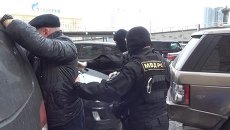 Полиция задержала предполагаемых торговцев должностями. Оперативные кадры Полиция задержала предполагаемых торговцев должностями. Оперативные кадры