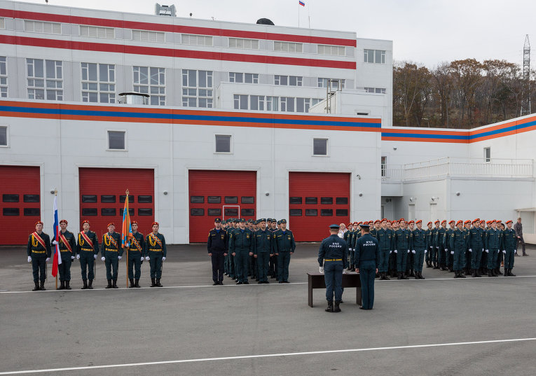 Дальневосточный пожарная академия. Пожарная Академия Владивосток. Дальневосточная пожарно-спасательная Академия. Пожарно спасательная Академия Владивосток. Академия МЧС Владивосток.