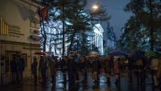 Посетители Ночи музеев стоят в очереди в Государственного музей изобразительных искусств имени Пушкина в Москве. Архивное фото Посетители Ночи музеев стоят в очереди в Государственного музей изобразительных искусств имени Пушкина в Москве. Архивное фото