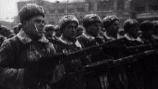 Военный парад на Красной площади в Москве 7 ноября 1941 года. Архивные кадры Военный парад на Красной площади в Москве 7 ноября 1941 года. Архивные кадры