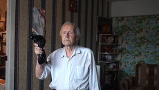 101-летний новосибирский факелоносец тренируется с рыбой вместо факела 101-летний новосибирский факелоносец тренируется с рыбой вместо факела