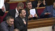 Верховная Рада под крики митингующих проголосовала против отставки власти Верховная Рада под крики митингующих проголосовала против отставки власти
