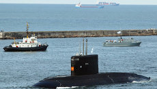 Подводная лодка в Калининградском морском канале Подводная лодка в Калининградском морском канале
