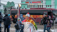 Олимпийская чемпионка по биатлону Анна Богалий во время эстафеты олимпийского огня в Новосибирске, архивное фото Олимпийская чемпионка по биатлону Анна Богалий во время эстафеты олимпийского огня в Новосибирске, архивное фото