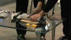 Ножом и танцами провели краш-тесты для спецодежды в Красноярске Ножом и танцами провели краш-тесты для спецодежды в Красноярске