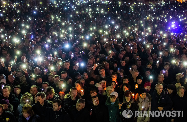 На площади Независимости на траурном мероприятии в память о погибших во время антиправительственной акции протеста На площади Независимости на траурном мероприятии в память о погибших во время антиправительственной акции протеста
